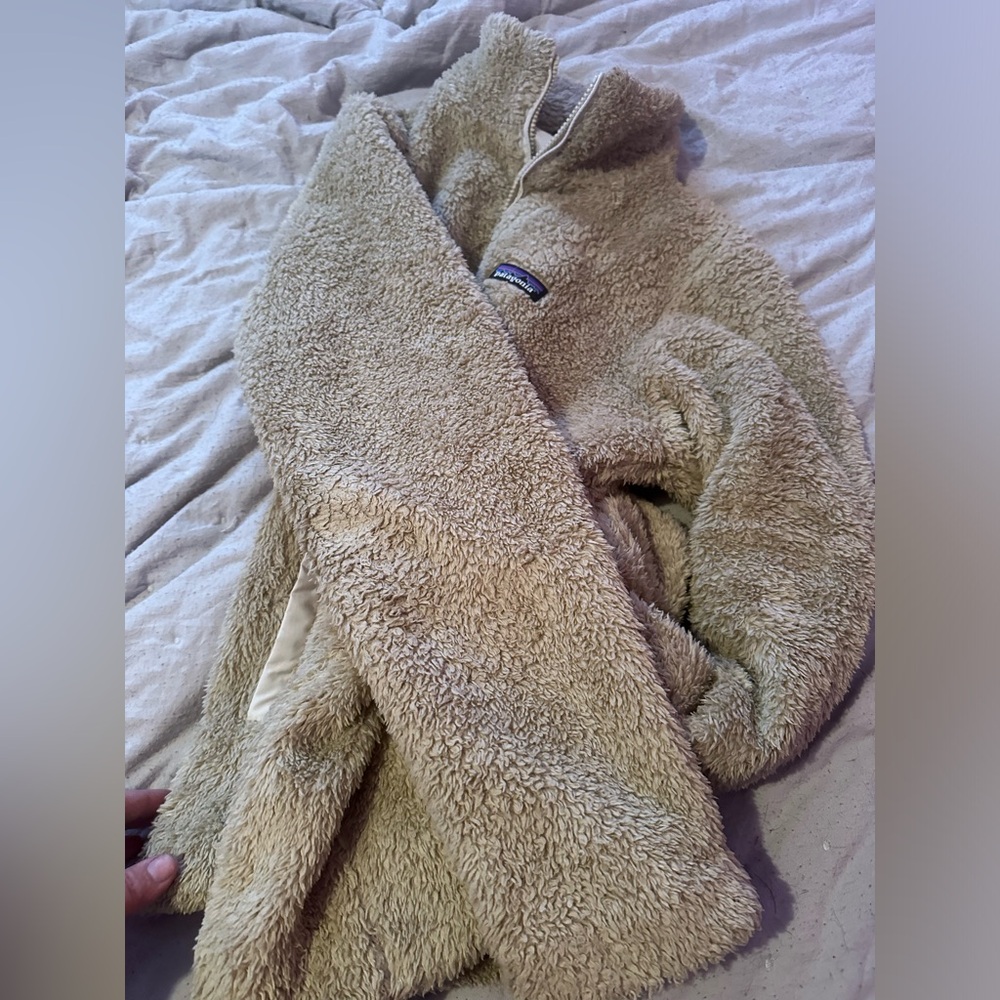 Women’s large Patagonia jacket. Excellent condition! Very warm and fuzzy!